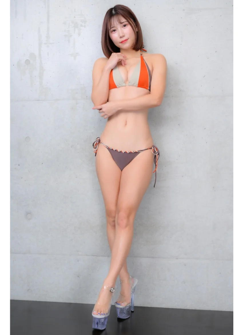 Another Queen 朝比奈りる4 美脚写真集 試し読み 2