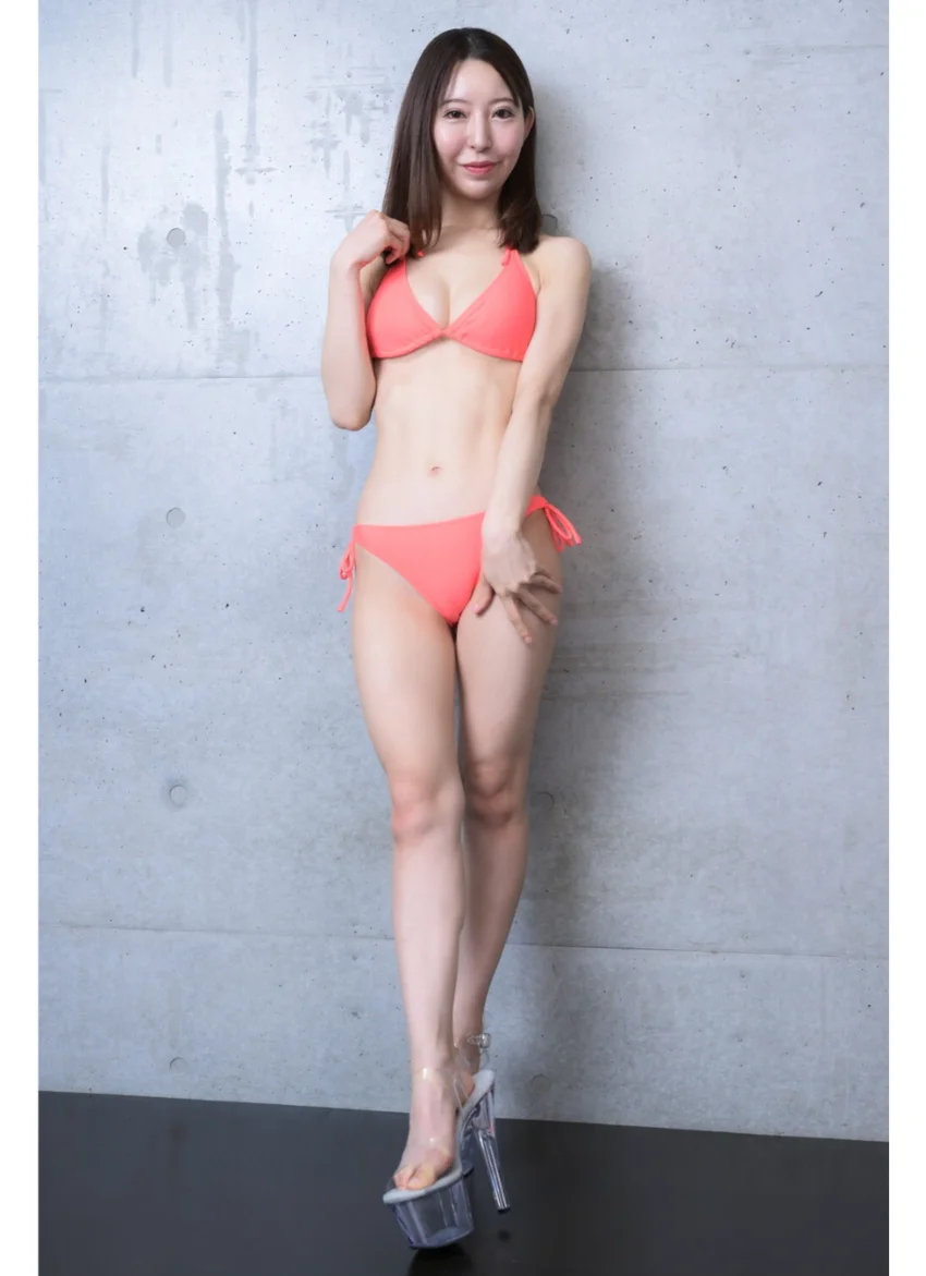 Another Queen 花瀬凛2 美脚写真集 試し読み 2