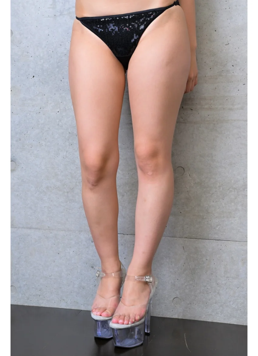 Another Queen 夏崎りか1 美脚写真集 試し読み 4